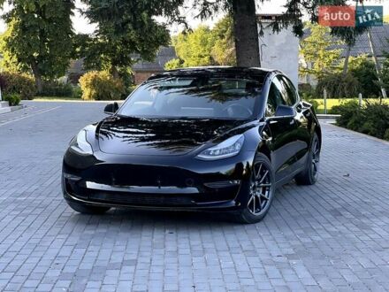 Тесла Модель 3 2019 у Кременце на Automoto.ua Чорний Тесла Модель 3, об'ємом двигуна 0 л та пробігом 90 тис. км за 17100 $, фото 1 на Automoto.ua