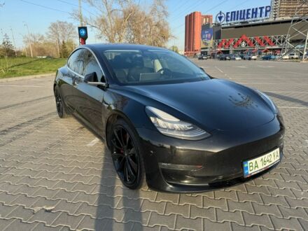 Тесла Модель 3 2019 в Киеве на Automoto.ua Черный Тесла Модель 3, объемом двигателя 0 л и пробегом 127 тыс. км за 20000 $, фото 1 на Automoto.ua