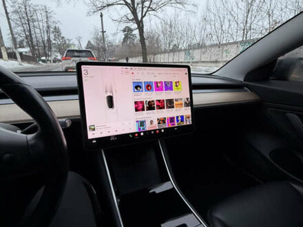 Черный Тесла Модель 3, объемом двигателя 0 л и пробегом 156 тыс. км за 17000 $, фото 1 на Automoto.ua