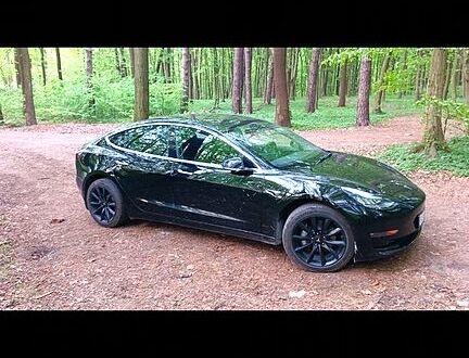 Тесла Модель 3 2019 в Львове на Automoto.ua Черный Тесла Модель 3, объемом двигателя 0.21 л и пробегом 208 тыс. км за 14000 $, фото 1 на Automoto.ua