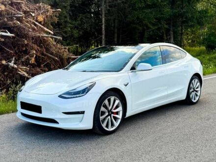 Тесла Модель 3 2019 в Киеве на Automoto.ua Черный Тесла Модель 3, объемом двигателя 0 л и пробегом 97 тыс. км за 11100 $, фото 1 на Automoto.ua