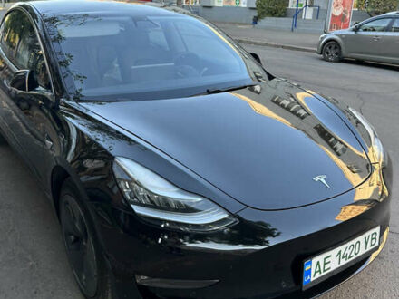 Черный Тесла Модель 3, объемом двигателя 0 л и пробегом 77 тыс. км за 15500 $, фото 1 на Automoto.ua