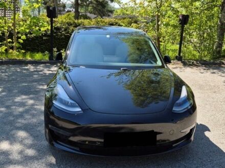 Тесла Модель 3 2021 у Києві на Automoto.ua Чорний Тесла Модель 3, об'ємом двигуна 0 л та пробігом 32 тис. км за 13000 $, фото 1 на Automoto.ua