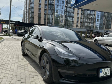 Тесла Модель 3 2021 в Днепре (Днепропетровске) на Automoto.ua Черный Тесла Модель 3, объемом двигателя 0 л и пробегом 32 тыс. км за 26000 $, фото 1 на Automoto.ua