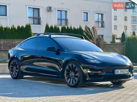 Тесла Модель 3 2021 у Рівному на Automoto.ua Чорний Тесла Модель 3, об'ємом двигуна 0 л та пробігом 62 тис. км за 19900 $, фото 1 на Automoto.ua