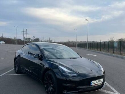 Тесла Модель 3 2022 у Рівному на Automoto.ua Чорний Тесла Модель 3, об'ємом двигуна 0 л та пробігом 44 тис. км за 25500 $, фото 1 на Automoto.ua