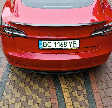 Красный Тесла Модель 3, объемом двигателя 0 л и пробегом 129 тыс. км за 20999 $, фото 57 на Automoto.ua