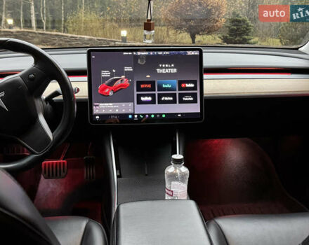 Красный Тесла Модель 3, объемом двигателя 0 л и пробегом 129 тыс. км за 20999 $, фото 24 на Automoto.ua
