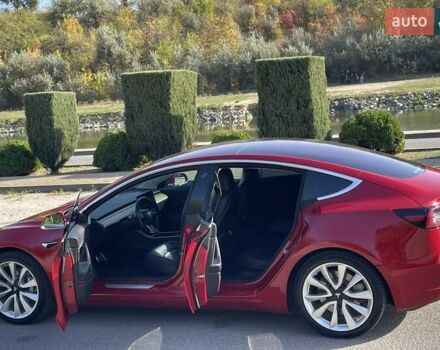 Тесла Модель 3 2018 в Днепре (Днепропетровске) на Automoto.ua Красный Тесла Модель 3, объемом двигателя 0 л и пробегом 130 тыс. км за 17700 $, фото 9 на Automoto.ua