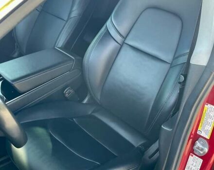 Тесла Модель 3 2018 в Днепре (Днепропетровске) на Automoto.ua Красный Тесла Модель 3, объемом двигателя 0 л и пробегом 130 тыс. км за 17700 $, фото 20 на Automoto.ua