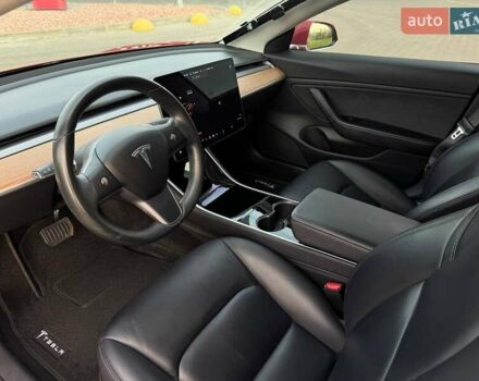 Красный Тесла Модель 3, объемом двигателя 0 л и пробегом 68 тыс. км за 17900 $, фото 13 на Automoto.ua