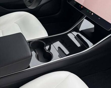 Красный Тесла Модель 3, объемом двигателя 0 л и пробегом 112 тыс. км за 16500 $, фото 49 на Automoto.ua