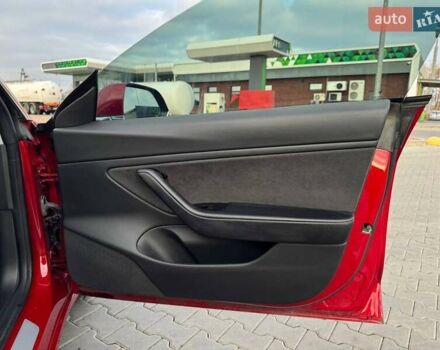 Красный Тесла Модель 3, объемом двигателя 0 л и пробегом 68 тыс. км за 17900 $, фото 9 на Automoto.ua