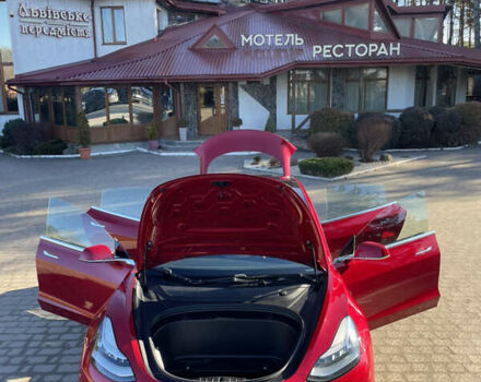 Красный Тесла Модель 3, объемом двигателя 0 л и пробегом 46 тыс. км за 15499 $, фото 12 на Automoto.ua