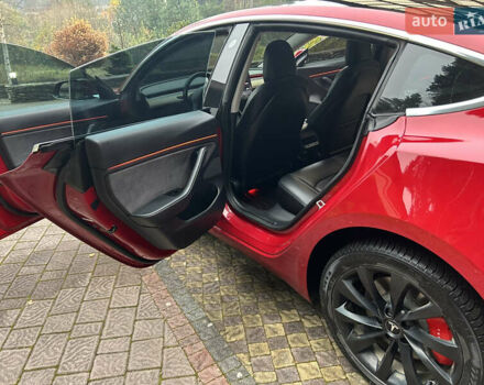 Красный Тесла Модель 3, объемом двигателя 0 л и пробегом 129 тыс. км за 20999 $, фото 28 на Automoto.ua