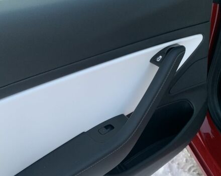 Тесла Модель 3 2018 у Полтаві на Automoto.ua Червоний Тесла Модель 3, об'ємом двигуна 0 л та пробігом 61 тис. км за 21900 $, фото 11 на Automoto.ua