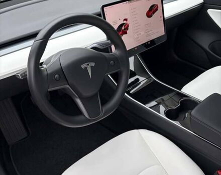 Красный Тесла Модель 3, объемом двигателя 0 л и пробегом 112 тыс. км за 16500 $, фото 62 на Automoto.ua