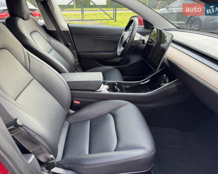 Тесла Модель 3 2018 в Луцке на Automoto.ua Красный Тесла Модель 3, объемом двигателя 0 л и пробегом 137 тыс. км за 17200 $, фото 39 на Automoto.ua