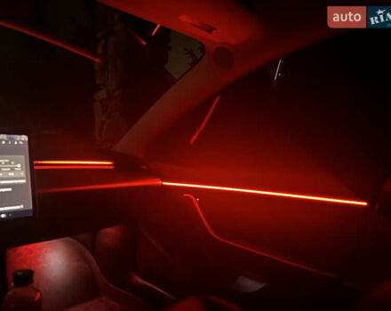 Красный Тесла Модель 3, объемом двигателя 0 л и пробегом 129 тыс. км за 20999 $, фото 43 на Automoto.ua