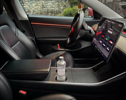 Красный Тесла Модель 3, объемом двигателя 0 л и пробегом 129 тыс. км за 20999 $, фото 25 на Automoto.ua