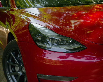 Красный Тесла Модель 3, объемом двигателя 0 л и пробегом 82 тыс. км за 29000 $, фото 12 на Automoto.ua