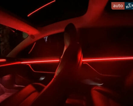 Красный Тесла Модель 3, объемом двигателя 0 л и пробегом 129 тыс. км за 20999 $, фото 44 на Automoto.ua