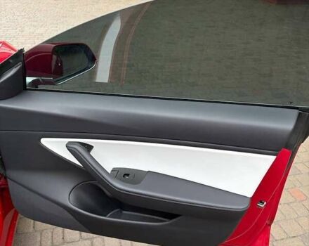 Красный Тесла Модель 3, объемом двигателя 0 л и пробегом 112 тыс. км за 16500 $, фото 47 на Automoto.ua