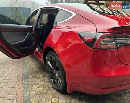 Красный Тесла Модель 3, объемом двигателя 0 л и пробегом 129 тыс. км за 20999 $, фото 4 на Automoto.ua