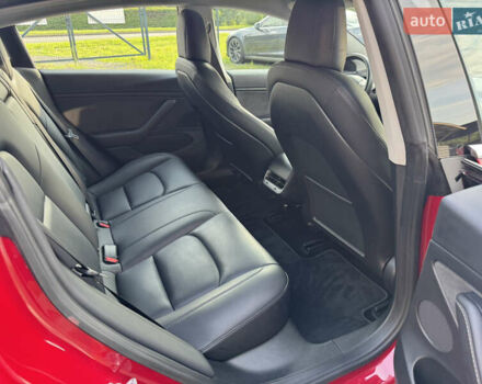 Тесла Модель 3 2018 в Луцке на Automoto.ua Красный Тесла Модель 3, объемом двигателя 0 л и пробегом 137 тыс. км за 17200 $, фото 35 на Automoto.ua