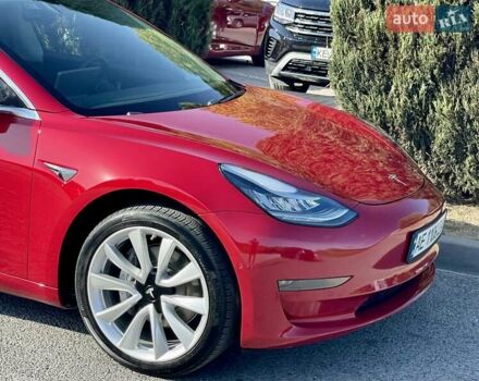 Тесла Модель 3 2018 в Днепре (Днепропетровске) на Automoto.ua Красный Тесла Модель 3, объемом двигателя 0 л и пробегом 130 тыс. км за 17700 $, фото 4 на Automoto.ua