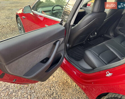 Тесла Модель 3 2018 в Луцке на Automoto.ua Красный Тесла Модель 3, объемом двигателя 0 л и пробегом 137 тыс. км за 17200 $, фото 43 на Automoto.ua