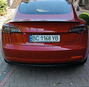 Красный Тесла Модель 3, объемом двигателя 0 л и пробегом 129 тыс. км за 20999 $, фото 69 на Automoto.ua