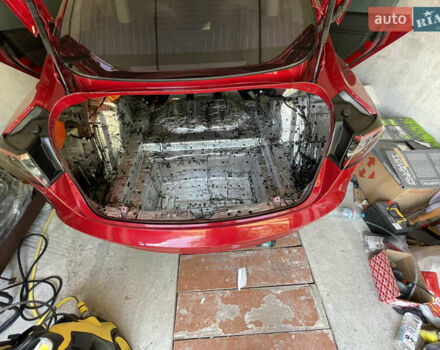 Червоний Тесла Модель 3, об'ємом двигуна 0 л та пробігом 90 тис. км за 16499 $, фото 52 на Automoto.ua