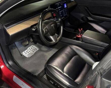 Красный Тесла Модель 3, объемом двигателя 0 л и пробегом 110 тыс. км за 17500 $, фото 4 на Automoto.ua