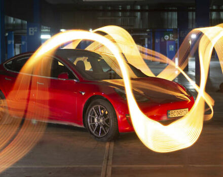 Красный Тесла Модель 3, объемом двигателя 0 л и пробегом 82 тыс. км за 29000 $, фото 87 на Automoto.ua