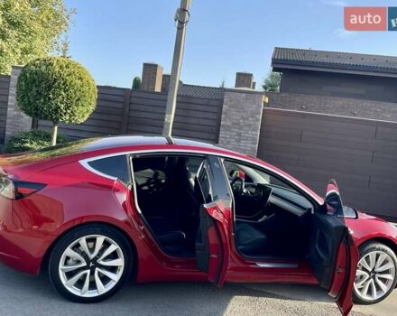 Тесла Модель 3 2018 в Днепре (Днепропетровске) на Automoto.ua Красный Тесла Модель 3, объемом двигателя 0 л и пробегом 130 тыс. км за 17700 $, фото 10 на Automoto.ua