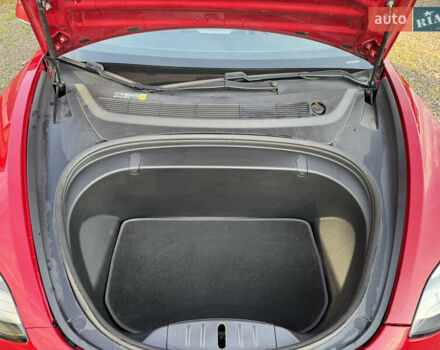 Тесла Модель 3 2018 в Луцке на Automoto.ua Красный Тесла Модель 3, объемом двигателя 0 л и пробегом 137 тыс. км за 17200 $, фото 32 на Automoto.ua