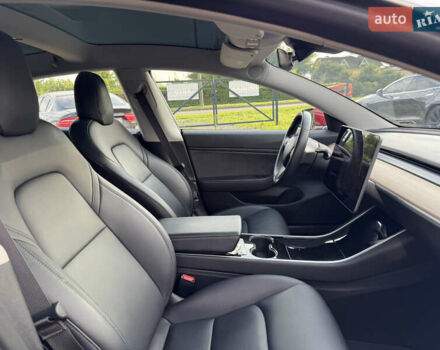 Тесла Модель 3 2018 в Луцке на Automoto.ua Красный Тесла Модель 3, объемом двигателя 0 л и пробегом 137 тыс. км за 17200 $, фото 34 на Automoto.ua