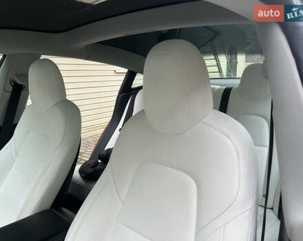 Червоний Тесла Модель 3, об'ємом двигуна 0 л та пробігом 101 тис. км за 20100 $, фото 5 на Automoto.ua