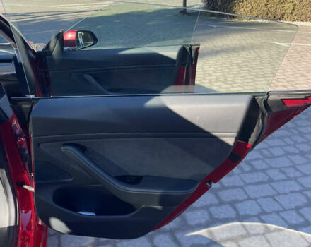 Красный Тесла Модель 3, объемом двигателя 0 л и пробегом 46 тыс. км за 15499 $, фото 20 на Automoto.ua