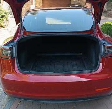 Красный Тесла Модель 3, объемом двигателя 0 л и пробегом 129 тыс. км за 20999 $, фото 60 на Automoto.ua