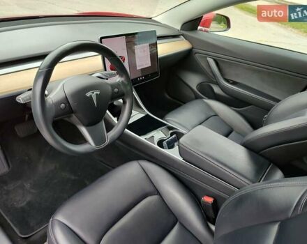 Тесла Модель 3 2018 в Белой Церкве на Automoto.ua Красный Тесла Модель 3, объемом двигателя 0 л и пробегом 204 тыс. км за 16700 $, фото 5 на Automoto.ua
