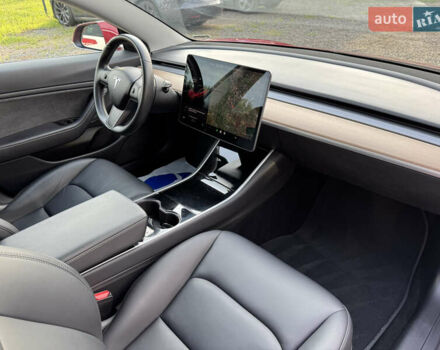 Тесла Модель 3 2018 в Луцке на Automoto.ua Красный Тесла Модель 3, объемом двигателя 0 л и пробегом 137 тыс. км за 17200 $, фото 33 на Automoto.ua