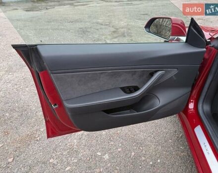 Красный Тесла Модель 3, объемом двигателя 0 л и пробегом 23 тыс. км за 17200 $, фото 4 на Automoto.ua