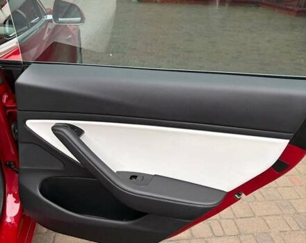 Красный Тесла Модель 3, объемом двигателя 0 л и пробегом 112 тыс. км за 16500 $, фото 41 на Automoto.ua