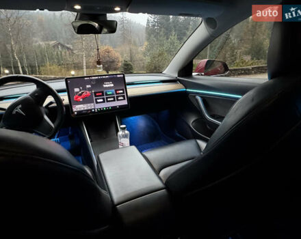 Красный Тесла Модель 3, объемом двигателя 0 л и пробегом 129 тыс. км за 20999 $, фото 22 на Automoto.ua