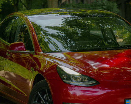 Красный Тесла Модель 3, объемом двигателя 0 л и пробегом 82 тыс. км за 29000 $, фото 2 на Automoto.ua