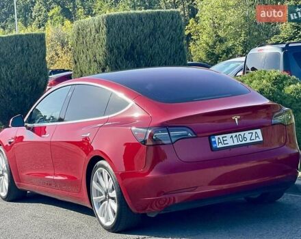 Тесла Модель 3 2018 в Днепре (Днепропетровске) на Automoto.ua Красный Тесла Модель 3, объемом двигателя 0 л и пробегом 130 тыс. км за 17700 $, фото 1 на Automoto.ua
