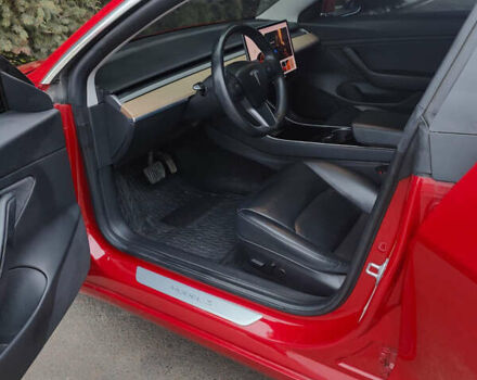 Червоний Тесла Модель 3, об'ємом двигуна 0 л та пробігом 123 тис. км за 16700 $, фото 7 на Automoto.ua