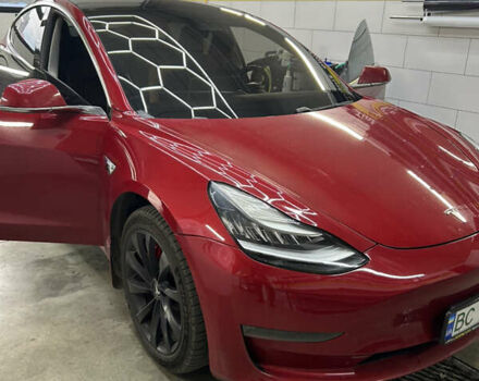 Красный Тесла Модель 3, объемом двигателя 0 л и пробегом 129 тыс. км за 20999 $, фото 42 на Automoto.ua